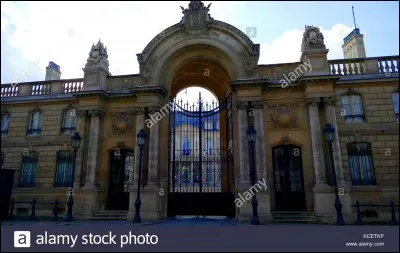 Qui a été deux fois président de la République sans jamais avoir été élu ?