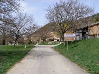 Cette nouvelle balade du week-end commence à l'entrée de Chauvac-Laux-Montaux. Village en Drôme provençale, il se situe en région ...