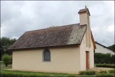 Nous commençons notre balade devant la chapelle Saint-Denis de Balaiseaux. Village de l'arrondissement de Dole, il se situe dans le département ...