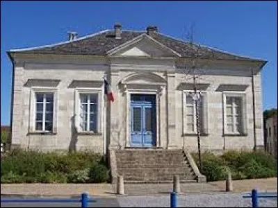 Notre balade dominicale commune à Auros. Commune dans la Haute-Lande-Girondine, elle se situe en région ...