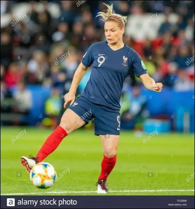 Quelle taille fait Eugénie Le Sommer ?