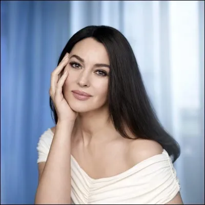 Dans quel film, Monica Bellucci est-elle une James Bond girl ?