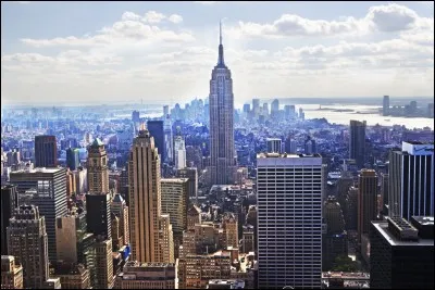 Dans quel pays se situe New York ?