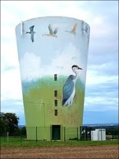 Le point de départ de notre balade, aujourd'hui, se trouve devant le château d'eau de Charbuy. Commune de Bourgogne-Franche-Comté, dans l'agglomération Auxerroise, elle se situe dans le département ...