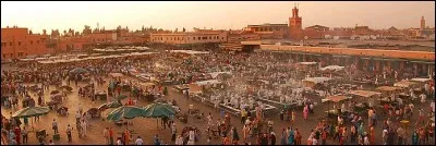 La place Jemaa el-Fna se trouve à :