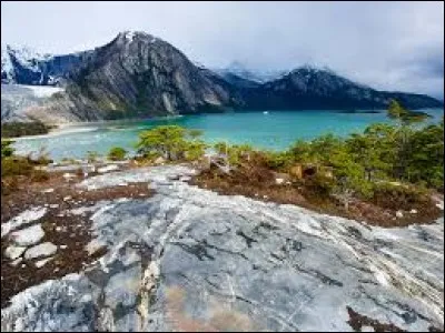 La Terre de Feu est un groupe d'îles située ...