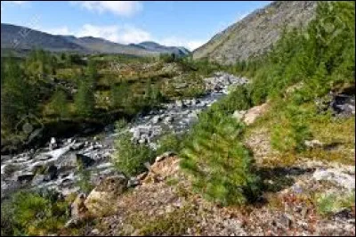 Laquelle de ces chaines de montagnes marque traditionnellement la limite entre l'Europe et l'Asie ?