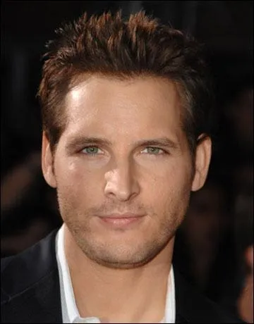 Quel personnage incarne  peter facinelli  dans twilight ?