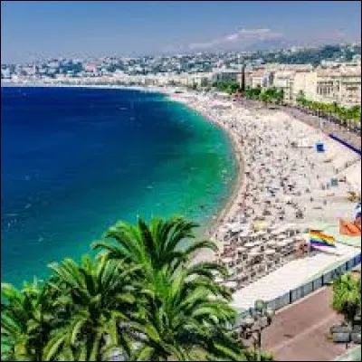 Dans quelle ville se trouve la célèbre promenade des Anglais ?