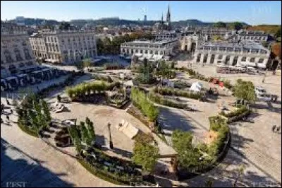 Nancy est surnommée "la ville aux Portes d'or".