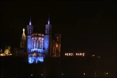 Durant quel mois se déroule "La fête des lumières" à Lyon ?