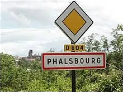 Phalsbourg et Sarrebourg sont deux villes de Moselle.