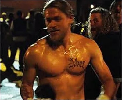 Dans quel film ne joue pas Charlie Hunnam (Jax) ?