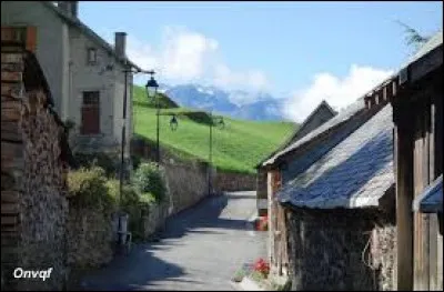 Nous commençons notre balade dominicale en Occitanie, à Artigue. Petit village de 29 habitants bâti à flanc de montagne, dont le territoire s'étend à la frontière espagnole, il se situe dans le département ...