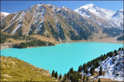 Ce qui caractérise en premier lieu cette région du monde, c'est son climat. Dans les grandes lignes, comment peut-on le qualifier ?