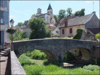 Cette petite ville de Côte-d'Or, peuplée de 5300 habitants, dont le musée abrite le célèbre vase de Vix, c'est ...