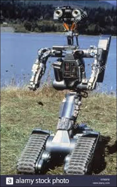 Comment s'appelle le héros du film "Short Circuit" ?