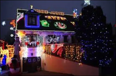 Je vous propose de commencer notre balade de Noël à Brezolles. Commune Eurélienne, dans la région naturelle du Thymerais, elle se situe en région ...