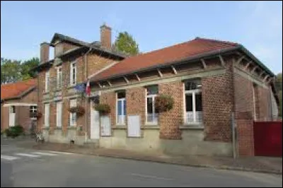 Nous commençons notre balade à Vadencourt. Village Axonais, il se situe en région ...