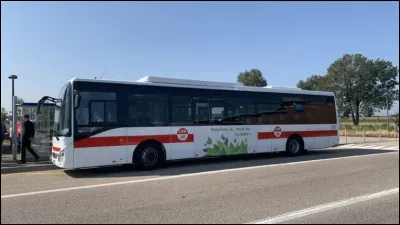 Un bus parcourt un trajet de 34 km. Il effectue 17 arrêts de 1 minute chacun (on ne compte pas celui du départ), ils sont à égale distance les uns des autres. 
Le bus met 10 minutes à parcourir 4 km sans s'arrêter.
Combien de temps va-t-il mettre pour parcourir son trajet ?