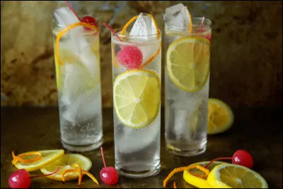 Quel est le principal ingrédient alcoolique du cocktail "Tom Collins" ?