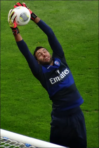 Salvatore Sirigu a disputé 190 matchs avec le PSG. Le 27 janvier 2013, il dépasse un record. Lequel ?