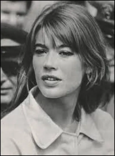 Françoise Hardy a chanté ''La Maison où j'ai grandi'' qui se trouve rue d'Aumale (Paris IXe arrondissement) tout près du Palais Garnier, autrement dit...