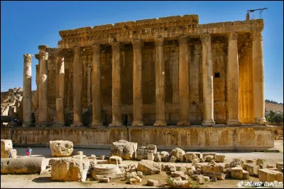 Dans quel pays se situe la ville de Baalbek ?