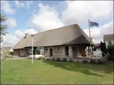 Aujourd'hui, je vous propose de commencer notre balade en Normandie, à Auzebosc. Commune du pays de Caux, elle se situe dans le département ...