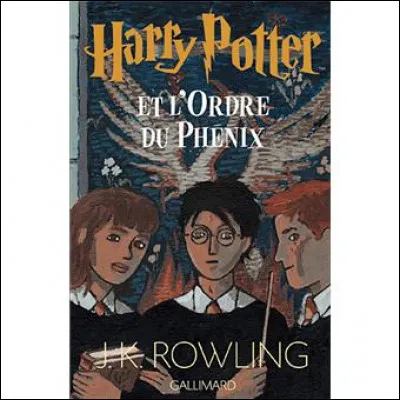 Que fait Harry au tout début du livre ?