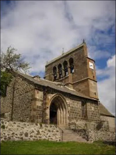 Nous débutons cette nouvelle balade devant l'église Saint-Barthélémy de Chalignargues. Ancienne commune dans les monts du Cantal, elle se situe en région ...