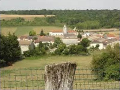 Nous commençons notre balade à Aulnois-sous-Vertuzey. Ancienne commune du Grand-Est, elle se situe dans le département ...