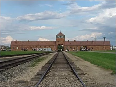 Dans quel pays se trouve Auschwitz ?