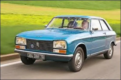 Comment s'appelle cette voiture des années 70 ?