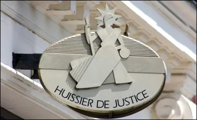 Deux huissiers officient dans le centre. Quelles sont les deux principales missions ?