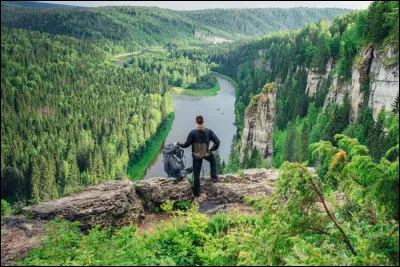 Comme vous le savez, la Russie se situe à cheval sur l'Europe et l'Asie. Quelle grande ville russe, située juste à l'est de l'Oural, est considérée comme la porte d'entrée de l'Asie ?