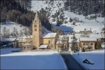 Je vous propose de commencer notre balade au pied du col de l'Izoard, à Arvieux. Nous sommes en région P.A.C.A., dans le département ...