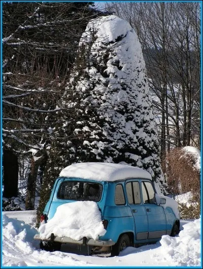 Quelle est cette voiture pas trop enneigée ?