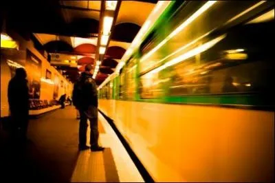 Pourquoi y-a-t-il une odeur d'oeuf pourri dans les stations de la ligne de mtro 14,  Paris ?