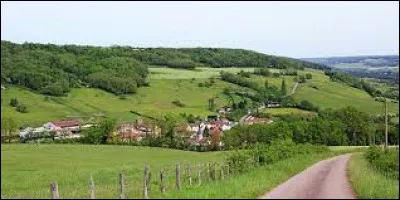 Blotti sous la colline du Grand Teureu, voici Arnay-sous-Vitteaux. Village Côte-d'Orien, il se situe en région ...