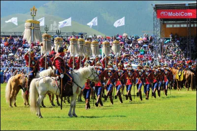 Où est célébré le festival de Naadam ?