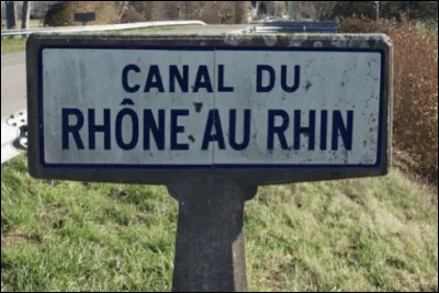 1) Le mot à trouver est suggéré par l'intitulé du panneau.
2) Ce mot est dans chaque vers proposé, à l'endroit des pointillés SAUF DANS UNE SEULE PROPOSITION !
Laquelle ? (Consigne valable pour toutes les questions !)