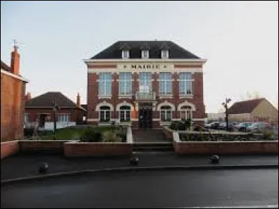 Je vous propose de commencer notre balade dans les Hauts-de-France, à Aubers. Commune de la métropole Lilloise, elle se situe dans le département ...