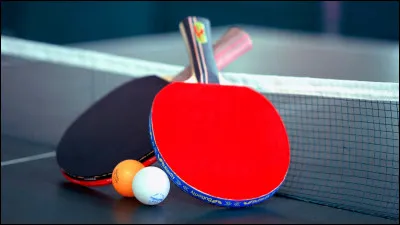 En combien de points se joue un set de tennis de table ?