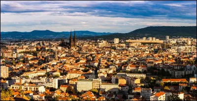 Où se situe Clermont-Ferrand ?