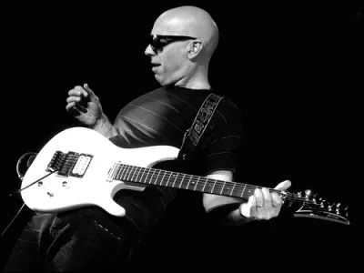 Joe Satriani est né aux États-Unis en ...