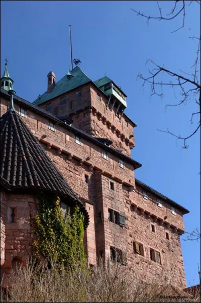 De quel siècle date la construction du Haut-Koenigsbourg ?