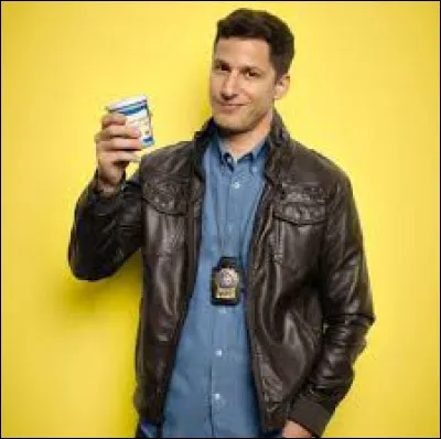 Voici Jake Peralta, le personnage principal de cette série, il est joué par Andy Samberg, quel trait de personnalité ne lui convient-il pas ?