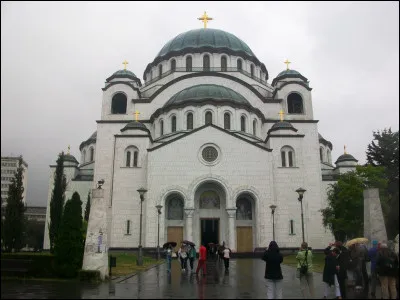 Commençons en Europe. Belgrade est la capitale de la Serbie et de l'ex-Yougoslavie, mais que signifie "Beograd", son nom en serbe ?