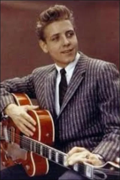 Eddie Cochran chante ''Somethin' Else''. Pour quelle marque de machine à café à dosettes George Clooney dit-il ''What else'' dans une pub ?